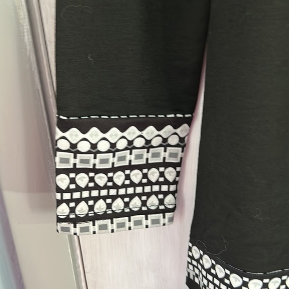 Black and white 3/4 sleeve dress - Picture 6 of 6